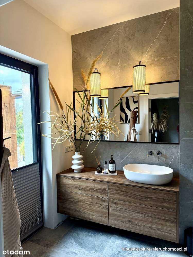 Komfortowy dom jednorodzinny z pięknym ogrodem-5