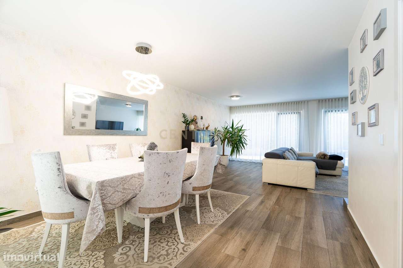 ** Moderna Moradia T4 c/ piscina e rooftop no condomínio privado "Vill-11