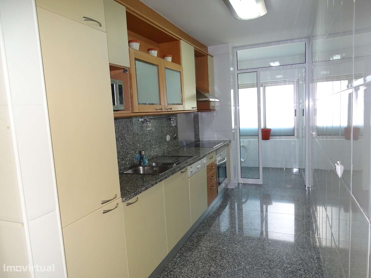 T2 Mobilado em Condomínio Fechado no Porto - Grande imagem: 5/35