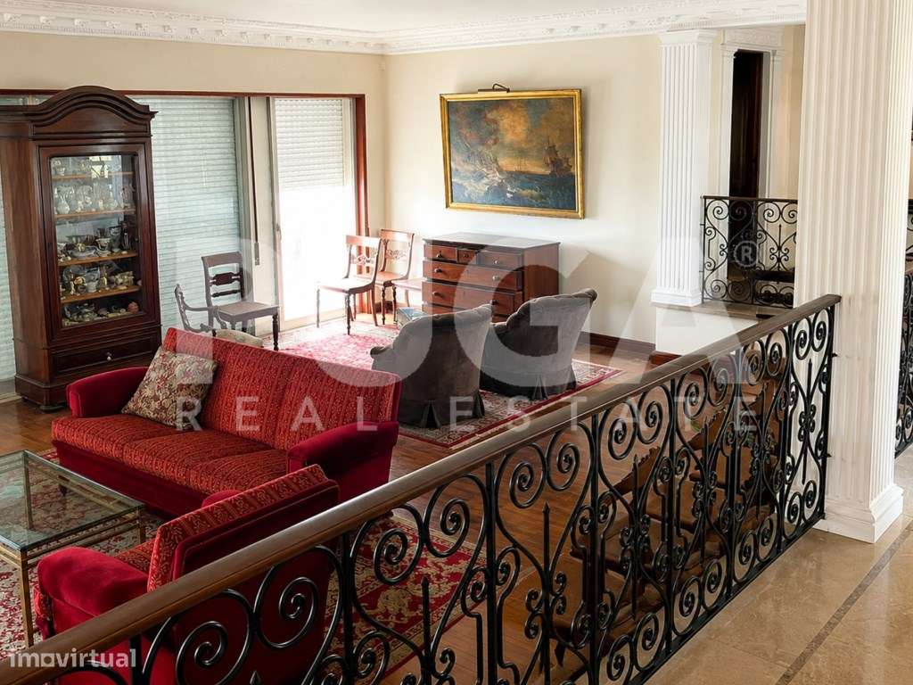 Moradia T5 em Miramar | Lote de 1.135 m² a escassos metros da Praia-4