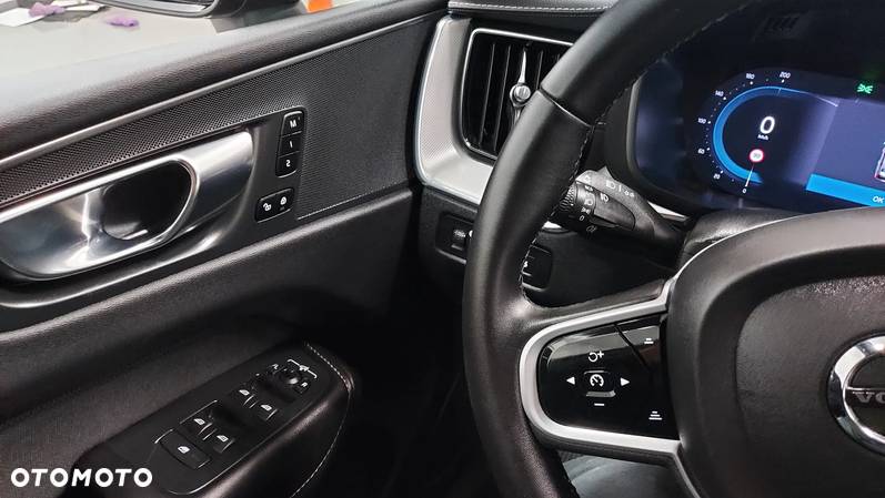 Volvo XC 60 B4 D Geartronic RDesign - 24