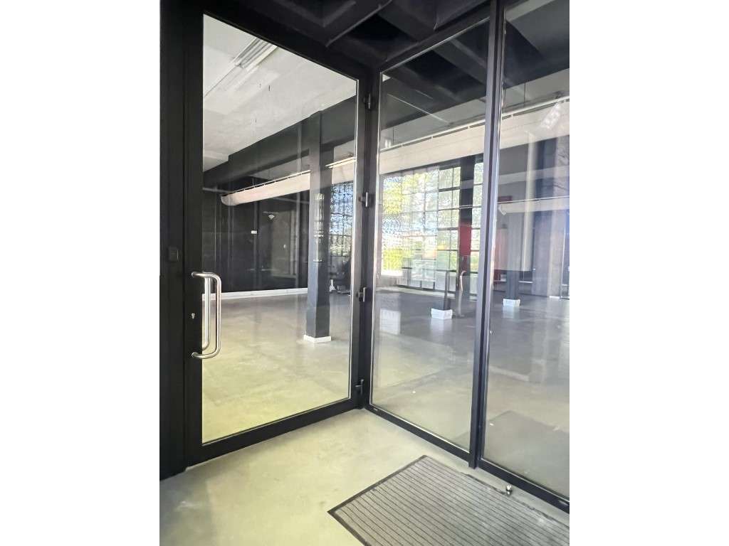 Armazém para Arrendamento | R/C com Entrada Independente - Grande imagem: 5/7