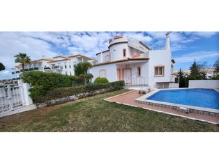 Moradia T3 com vista mar, piscina e jardim a 800 metros d...