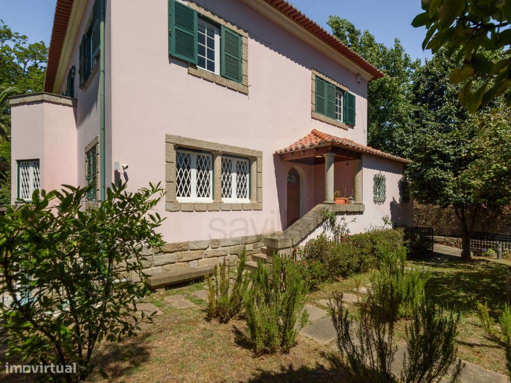 Moradia T5 inserida num jardim muito bonito - Porto - Grande imagem: 3/44