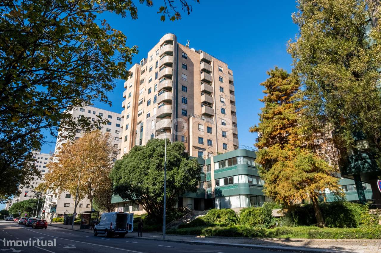 Apartamento T3 renovado com duplo lug. garagem - Edifício Lago, Porto - Grande imagem: 3/31