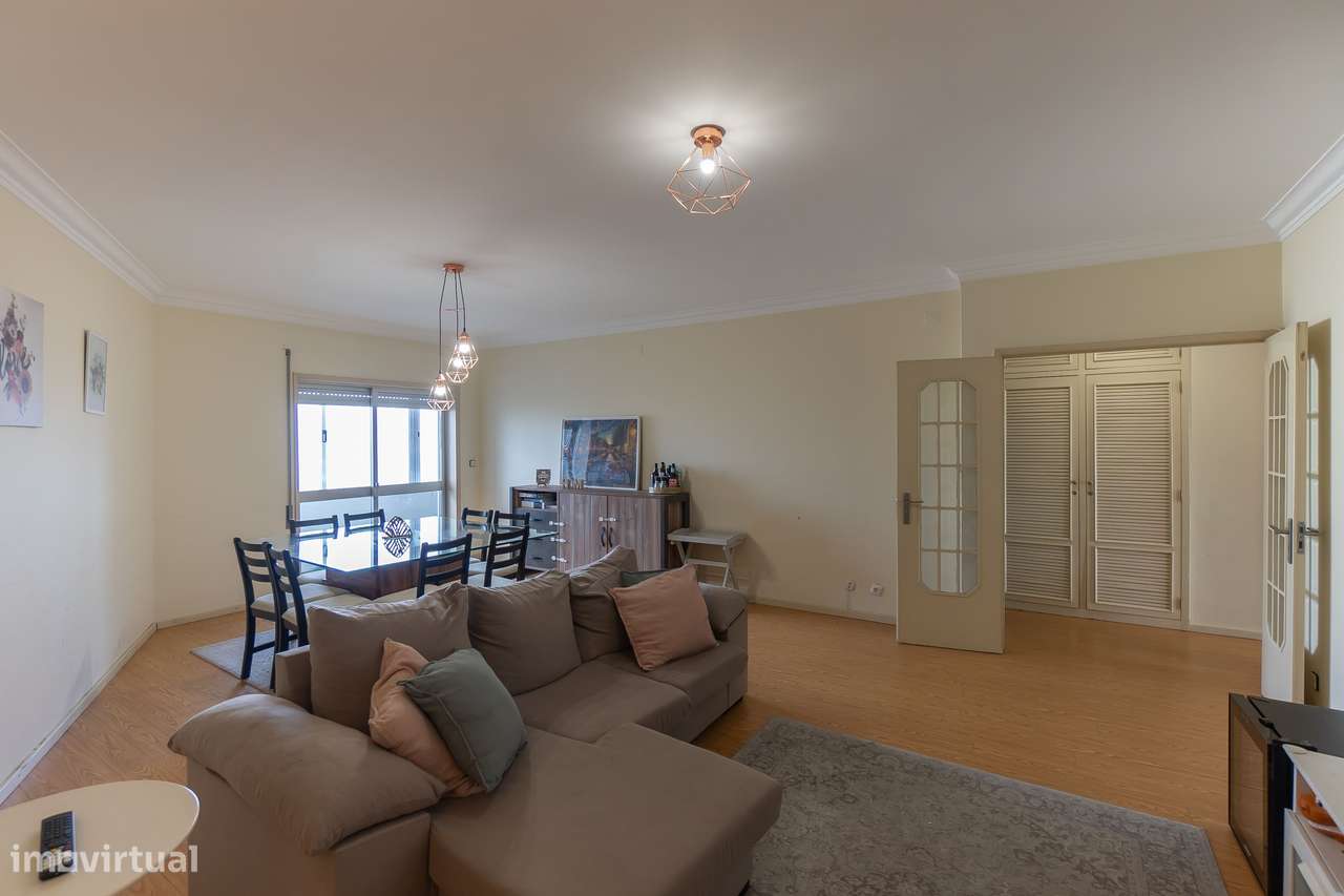 T3 com Varanda + Garagem | A 600m do Metro da Venda Nova-3