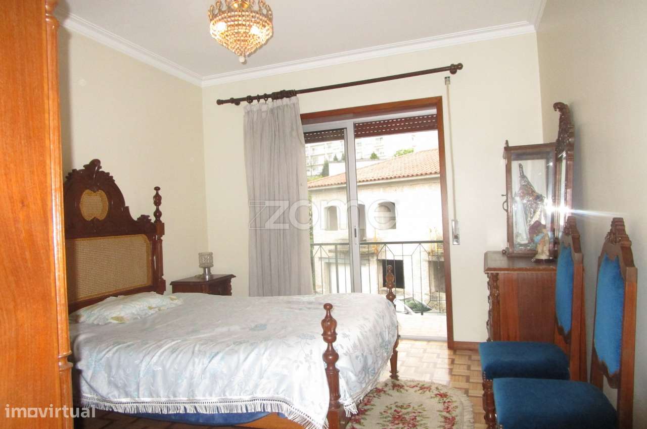 Moradia T 3 e comercio situada em Azurém Guimarães - Grande imagem: 4/36