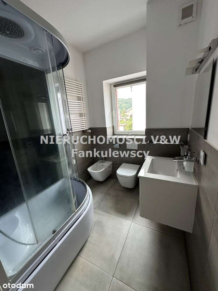 Piękny bliźniak z idealną lokalizacją i widokiem-12