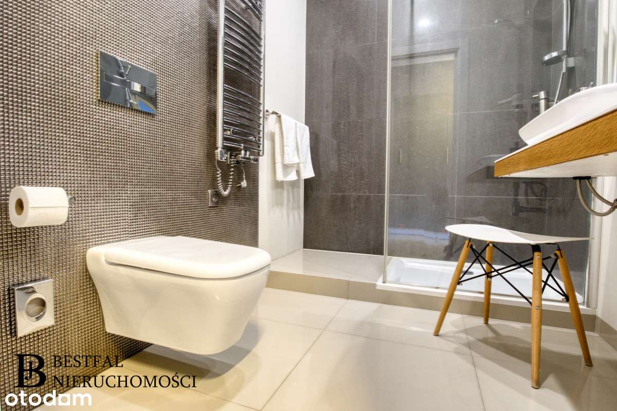 Apartament  z halą garażową balkonem i tarasem-4