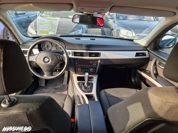 BMW Seria 3 320i Aut. - 10