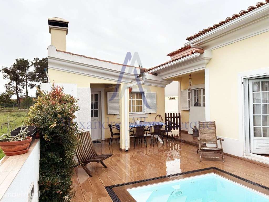 Moradia Isolada T3 com Piscina e Garagem em Azeitão-1