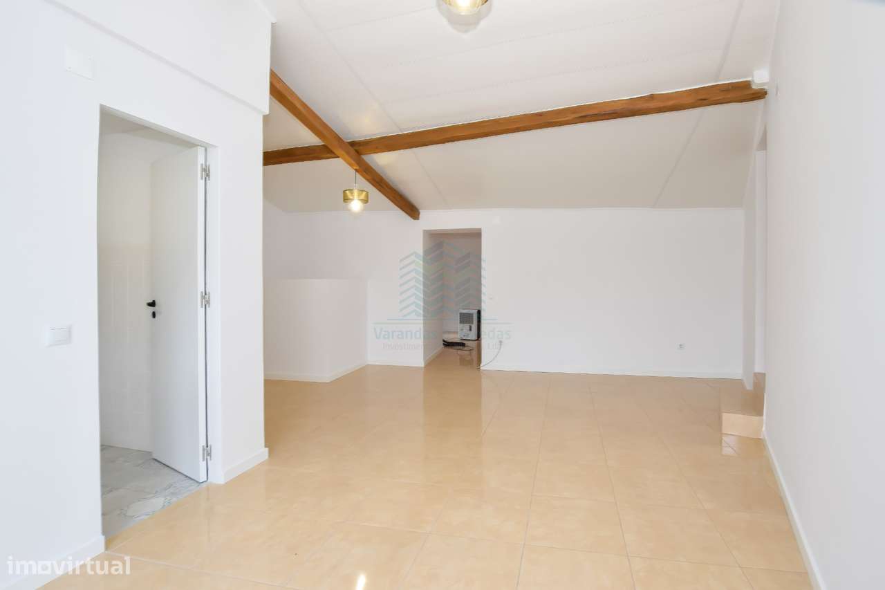 Moradia T3 + 1 Renovada + Garagem + Moradia em ruinas e diversos anexo-2