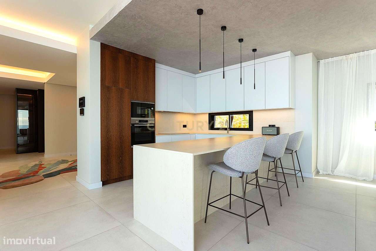 Moradia Moderna de Luxo com Vista Deslumbrante sobre o Atlântico – Sít-23