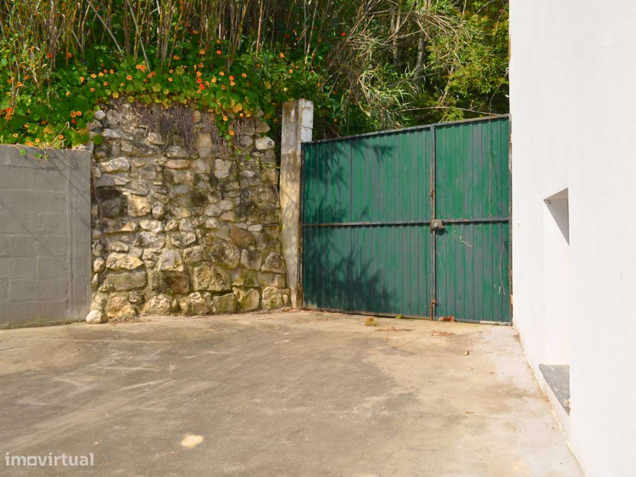 Moradia T2 com vista rio a necessitar de obras-15