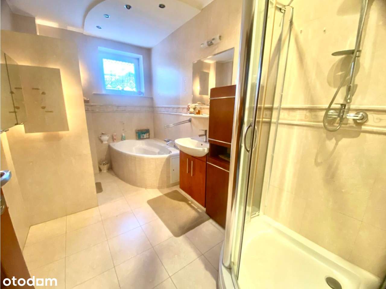 Dom- dwa niezależne pięta/2 x garaż/działka 1400m²-8