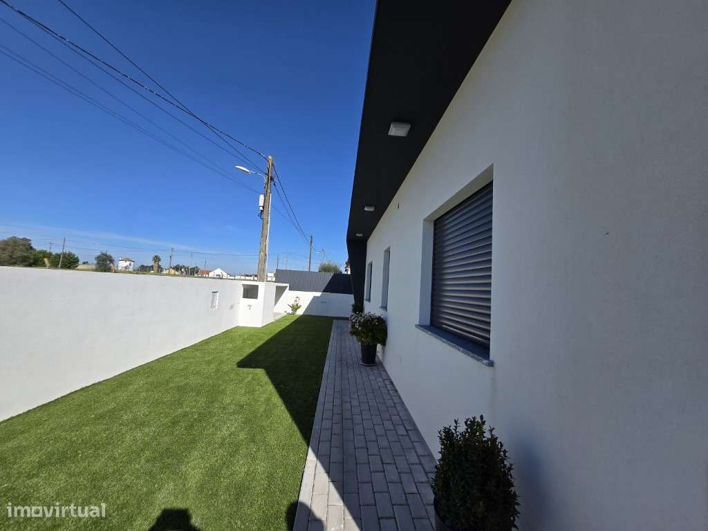 Moradia térrea T3 com garagem perto de Coruche-2