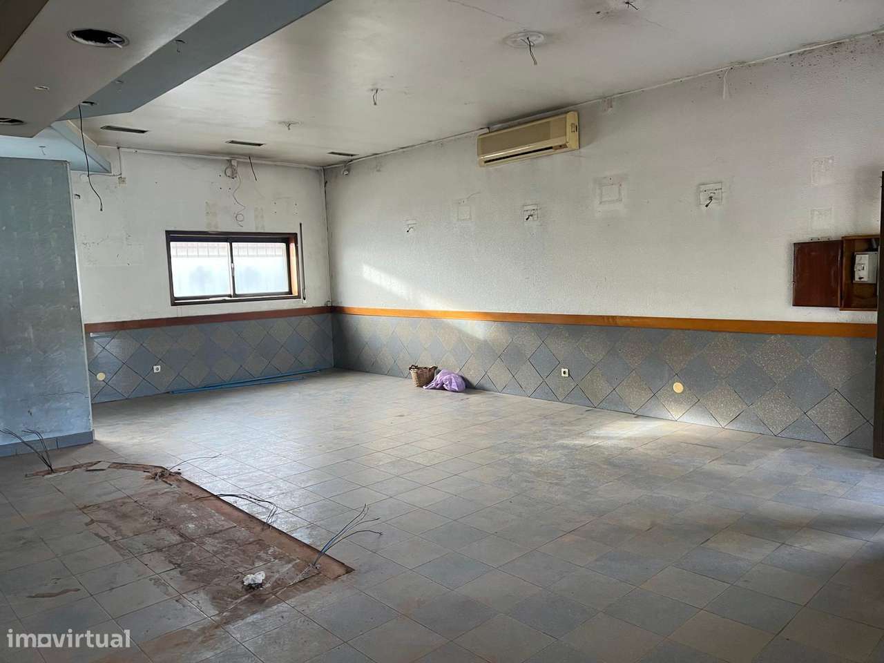 Loja / Armazém com Logradouro em Valongo – Ideal para Serviços - Grande imagem: 5/20