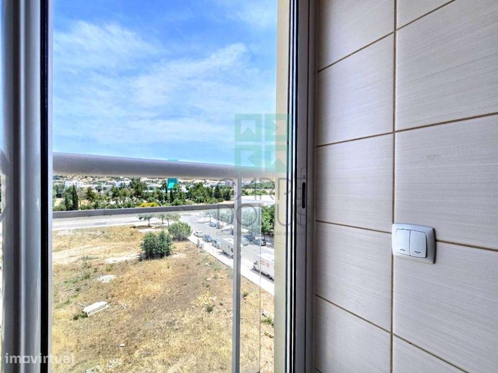 Espaçoso apartamento T3, com parqueamento, junto centro de Loulé, A...-16