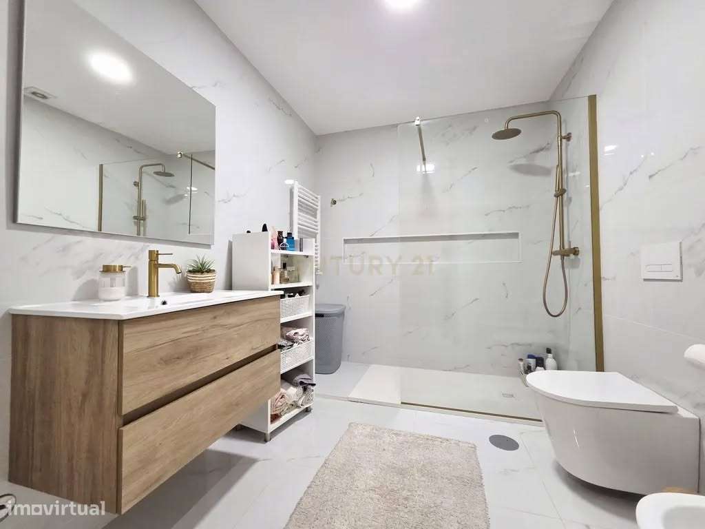 Apartamento T3 Novo com 2 casas de banho e energia A+-22