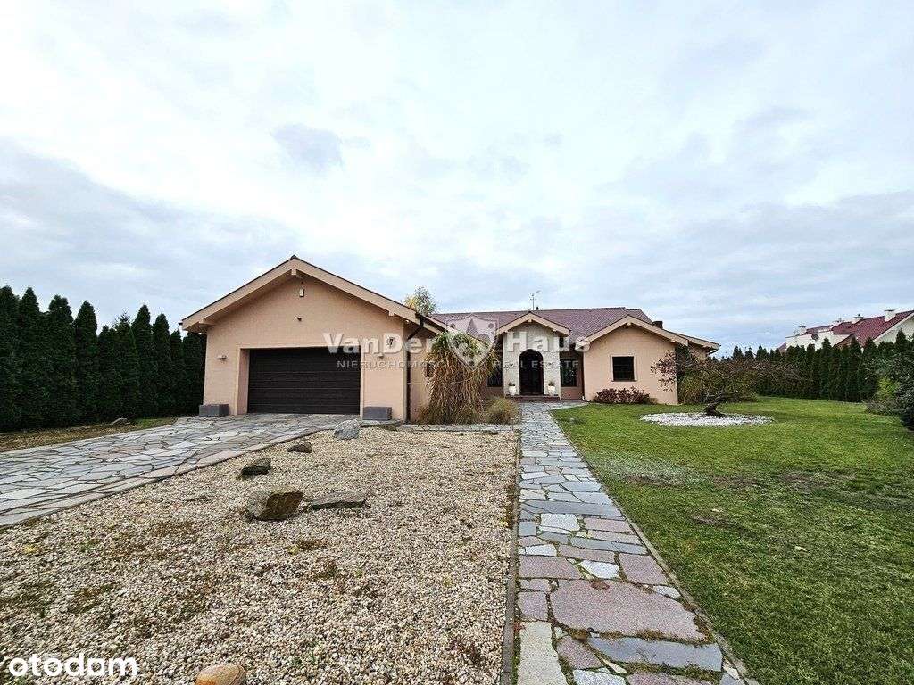 Dom w stylu hiszpańskim, duża działka, sauna-17