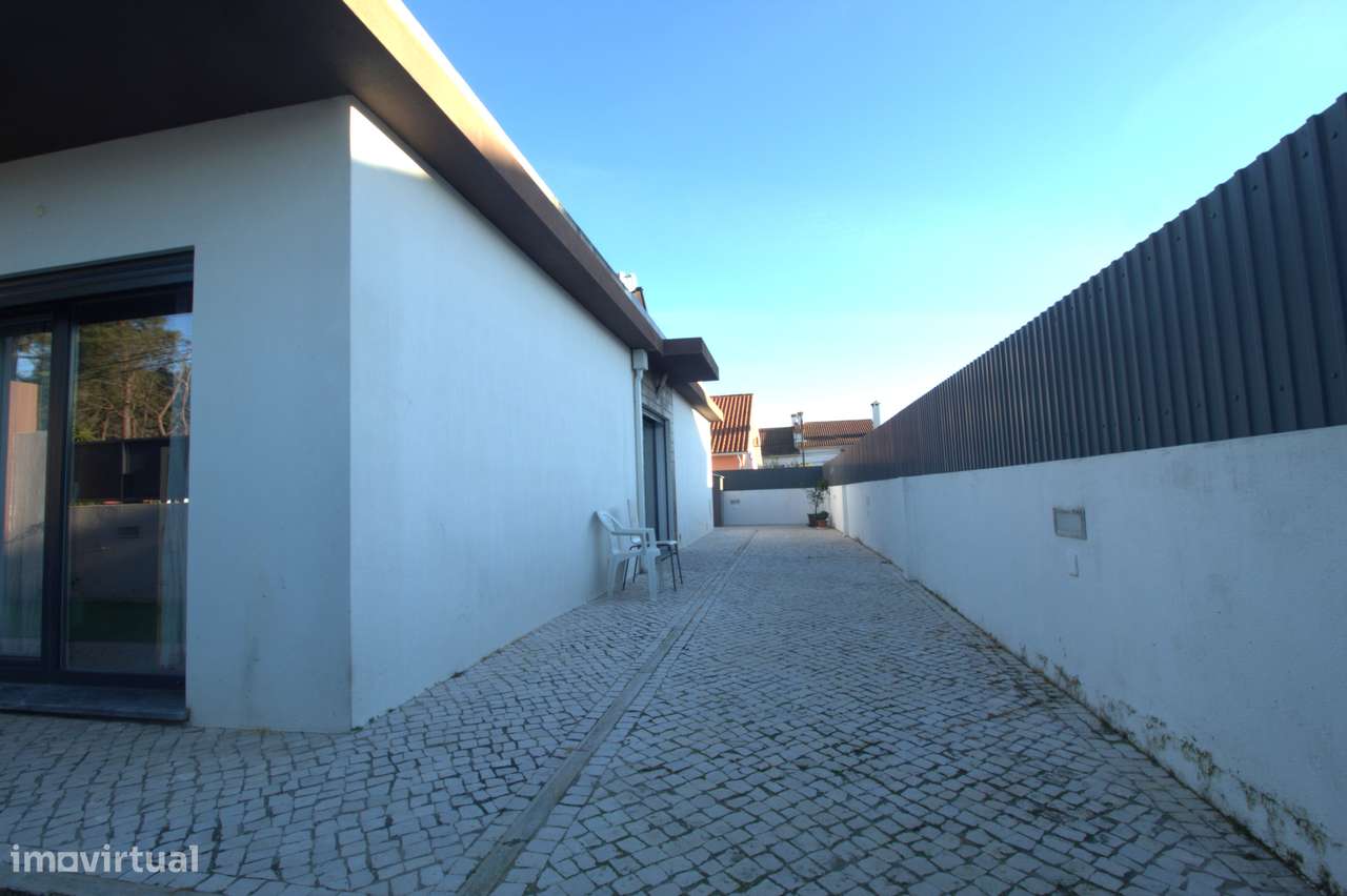 Moradia Térrea T3 +1 Moderna, no centro da Quinta do Conde - Grande imagem: 2/21