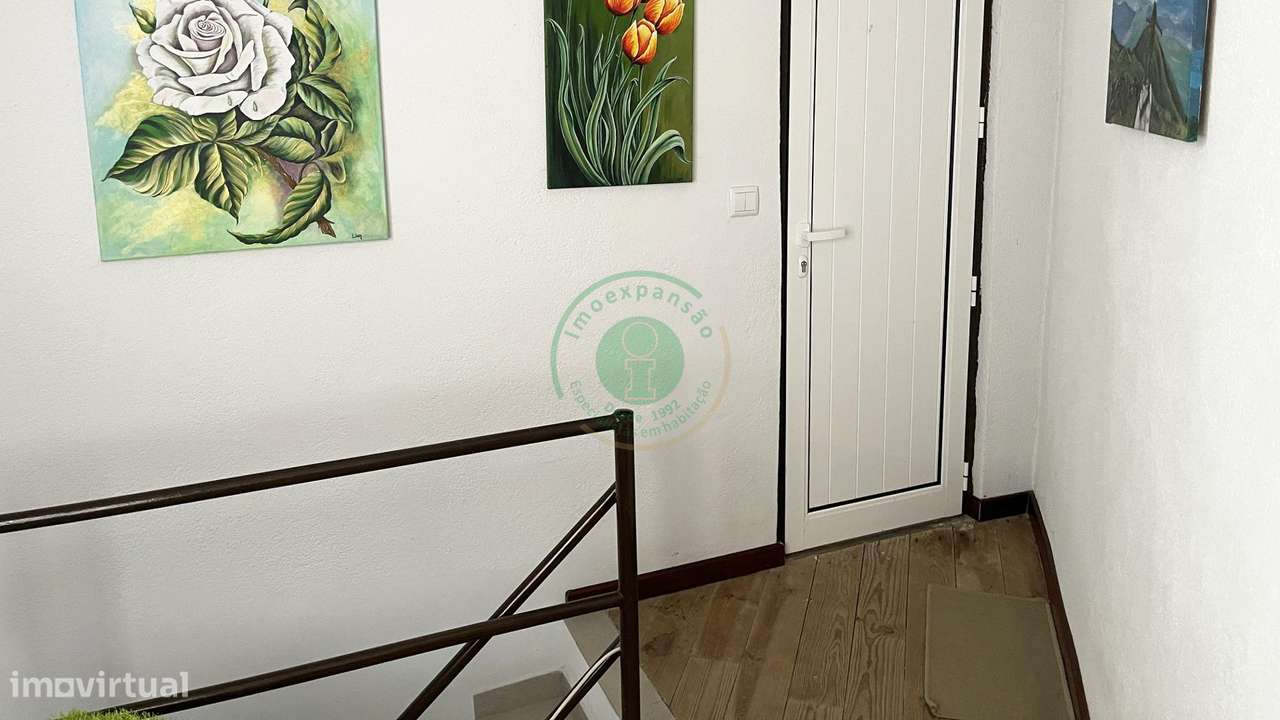 Casa com Terraço e Espaço Versátil-14