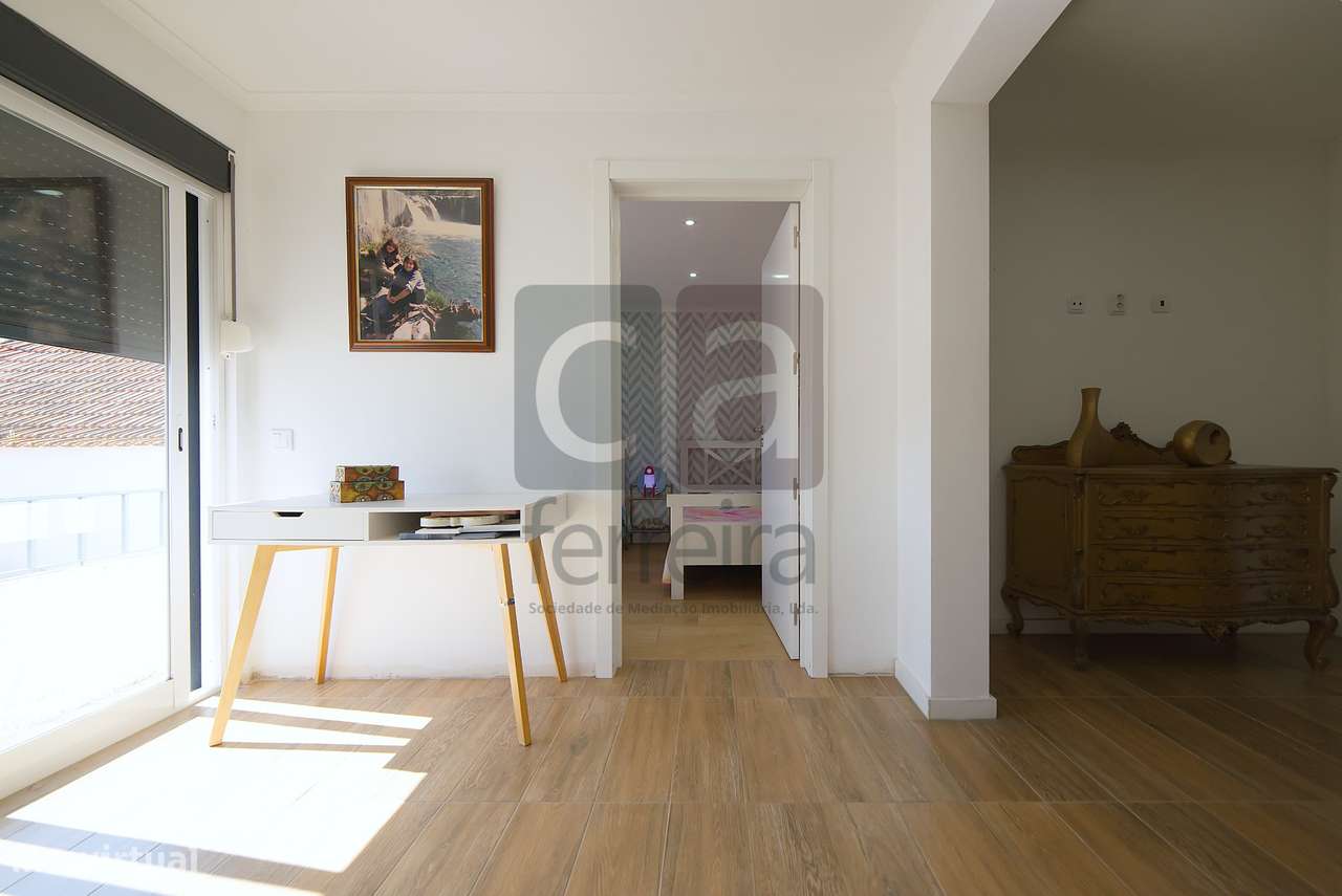 Moradia T3 Totalmente Remodelada em Almeirim-30