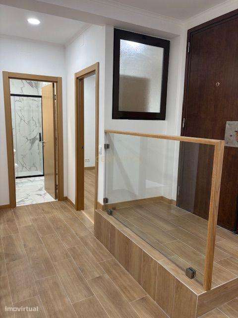 Apartamento T2 totalmente remodelado – Flamenga, Santo António dos Cav - Grande imagem: 5/11