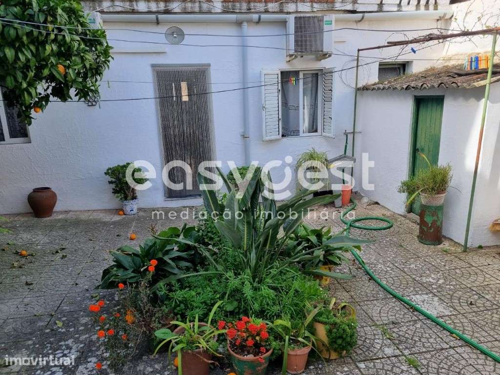 Moradia com dois quartos e quintal localizada no centro de Beja - Grande imagem: 5/16