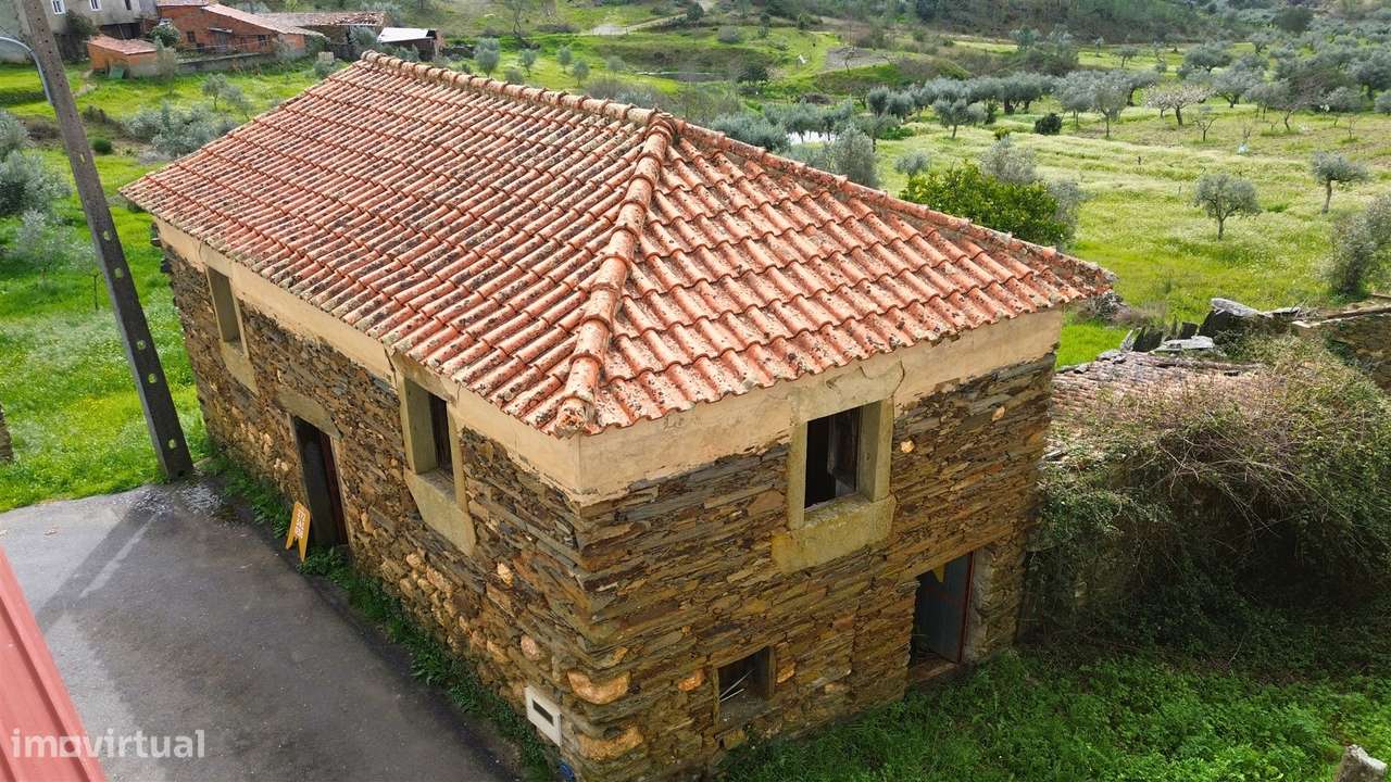 Moradia em xisto, sarzedas, castelo Branco. - Grande imagem: 5/21