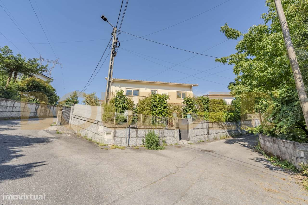 Moradia T3 em Fonte Arcada-35