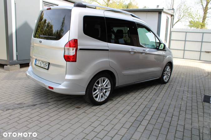 Ford Tourneo Courier 1.5 TDCi Titanium - 2