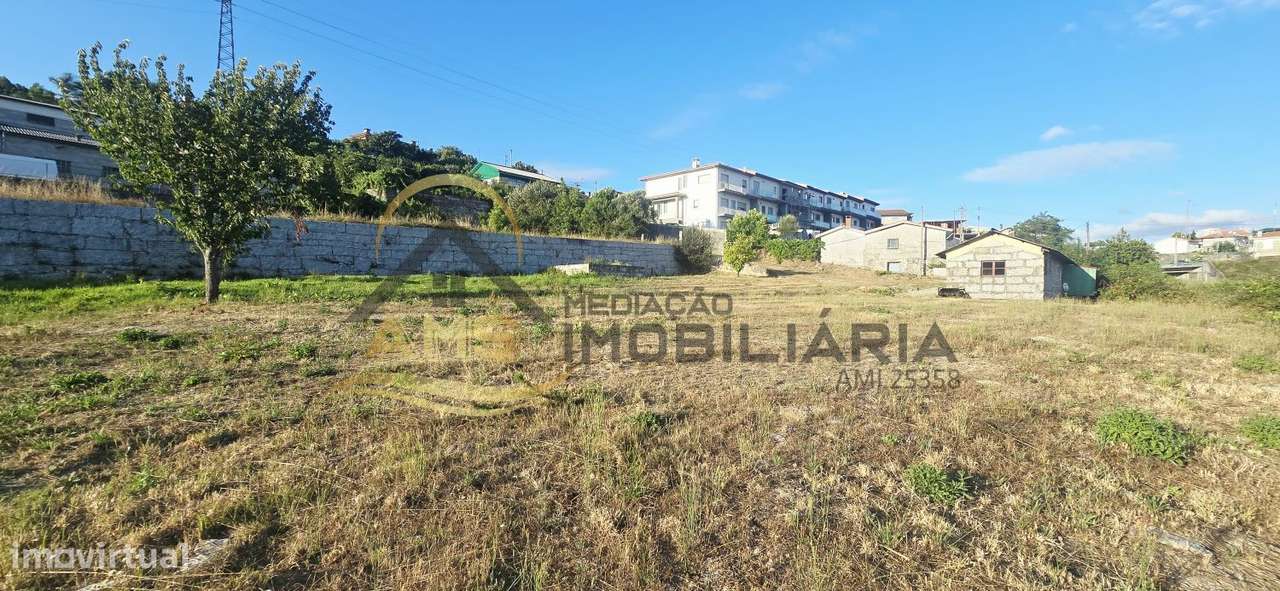 Moradia para restauro e terreno industrial com mais de 4000m²-41