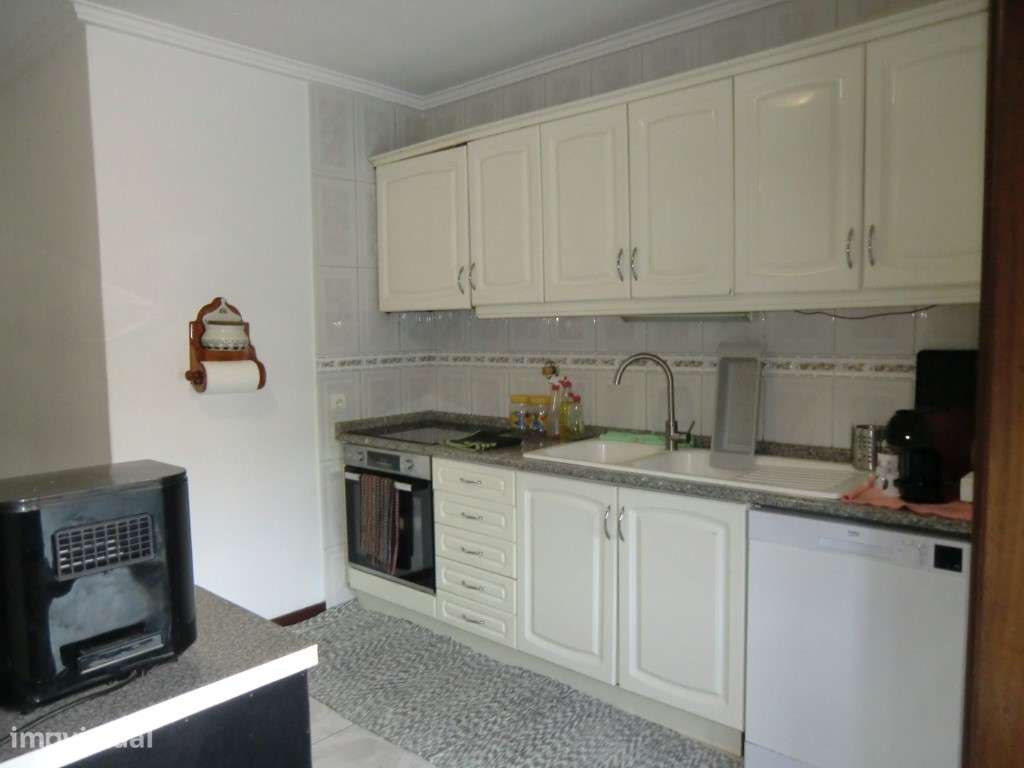 Apartamento T 3 c terraço,São João Madeira,centro-9