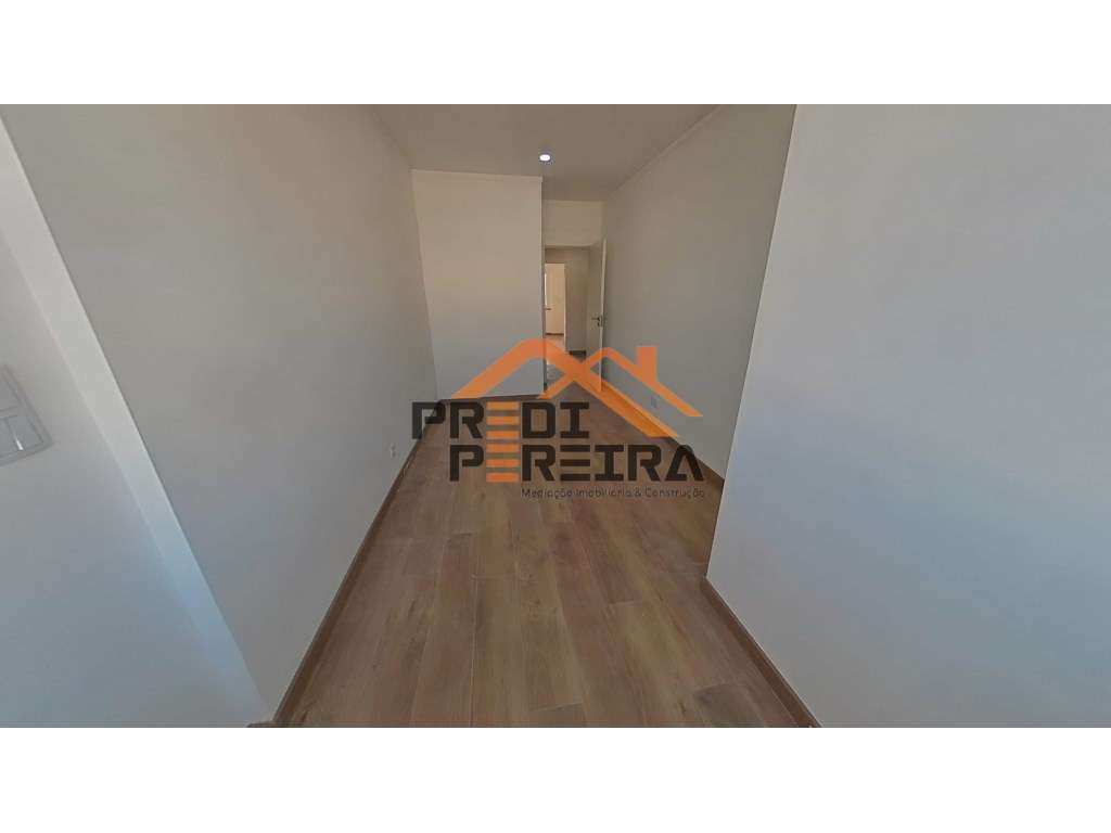 Imóvel T3, totalmente remodelado, com acabamentos de qualidade.-11