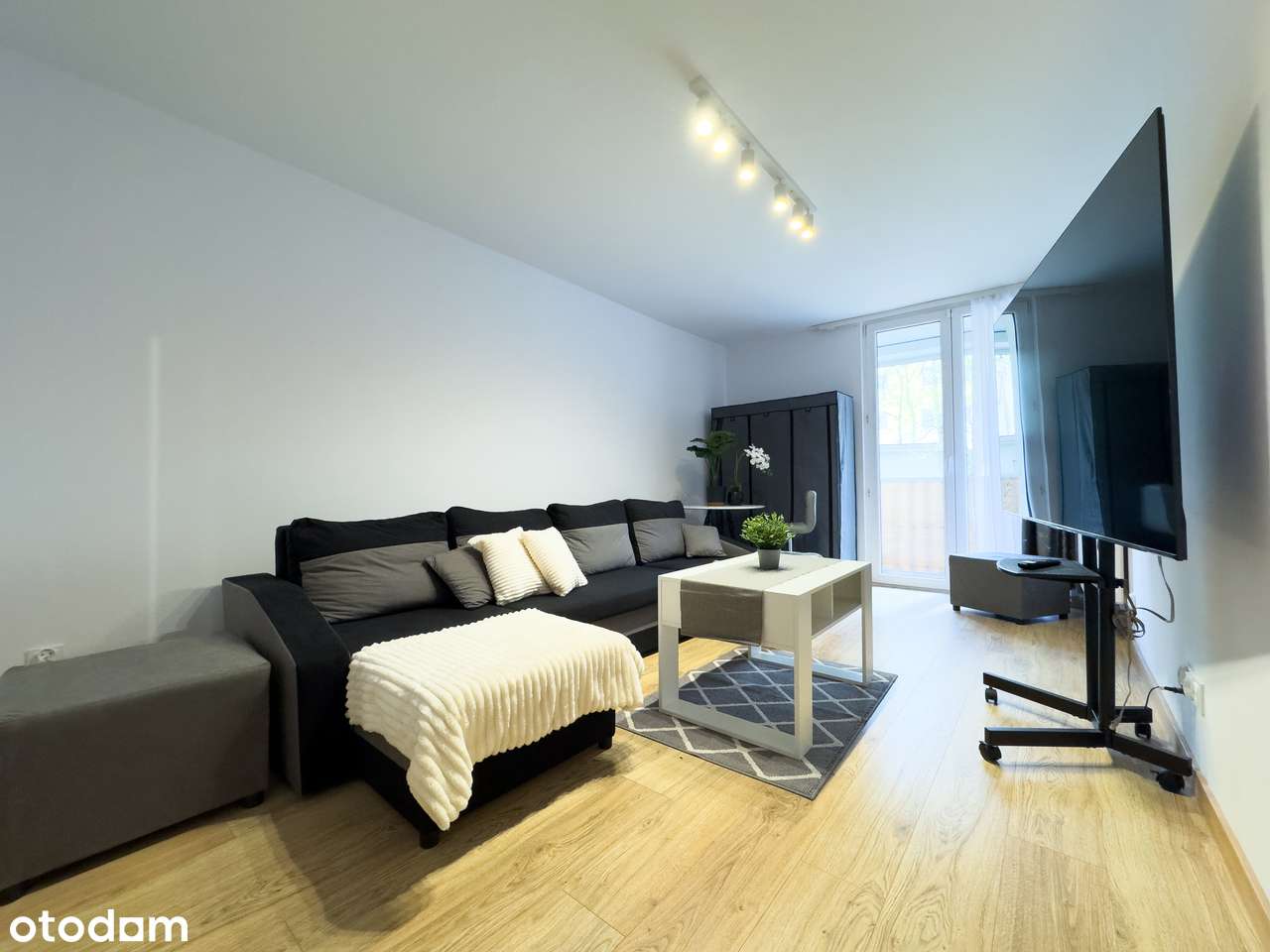 Przestronny 3 Pokojowy Apartament | Balkon | Parking | Torbyd