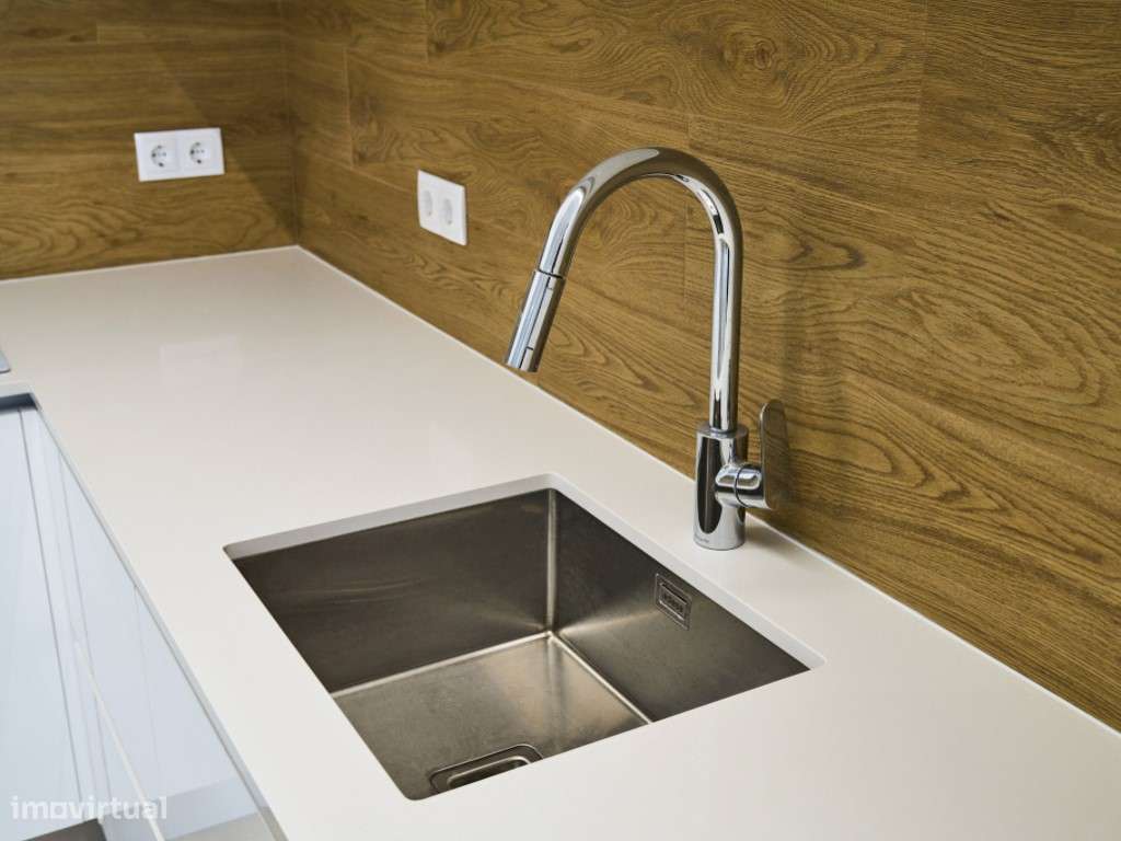 Edifício Independência- T2, r/c, excelentes áreas a 400 metros da p...-12