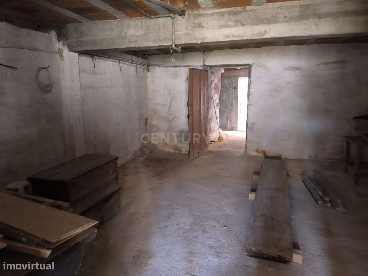 Casa de dois pisos com terreno-19