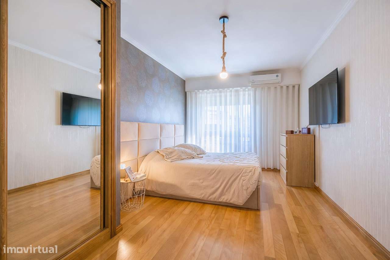 Apartamento T2 RENOVADO com Varanda e Garagem Box – Ermesinde-17