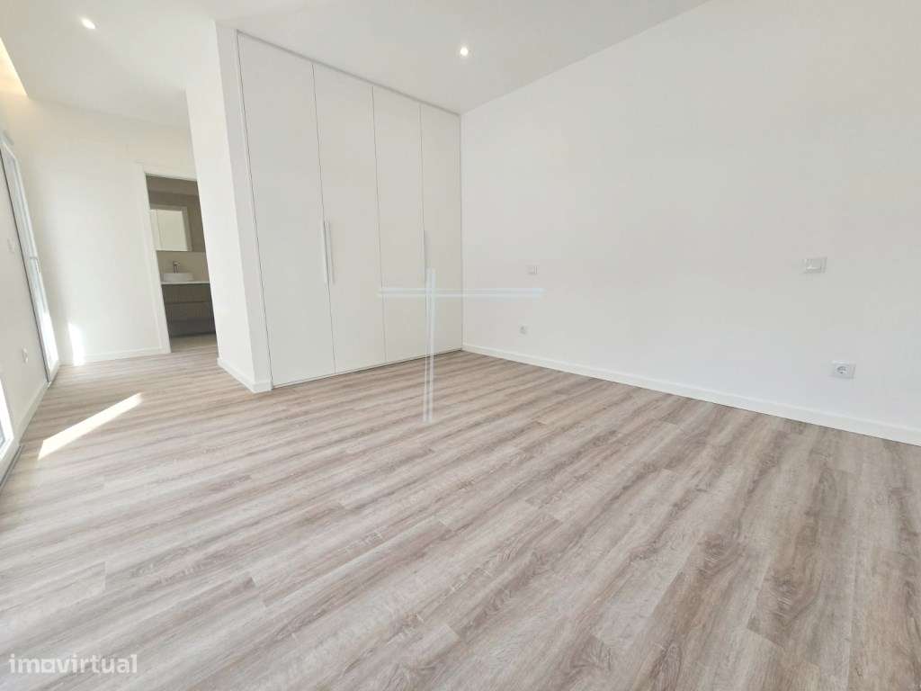 Moradia Isolada com piscina e garagem - Aroeira-23