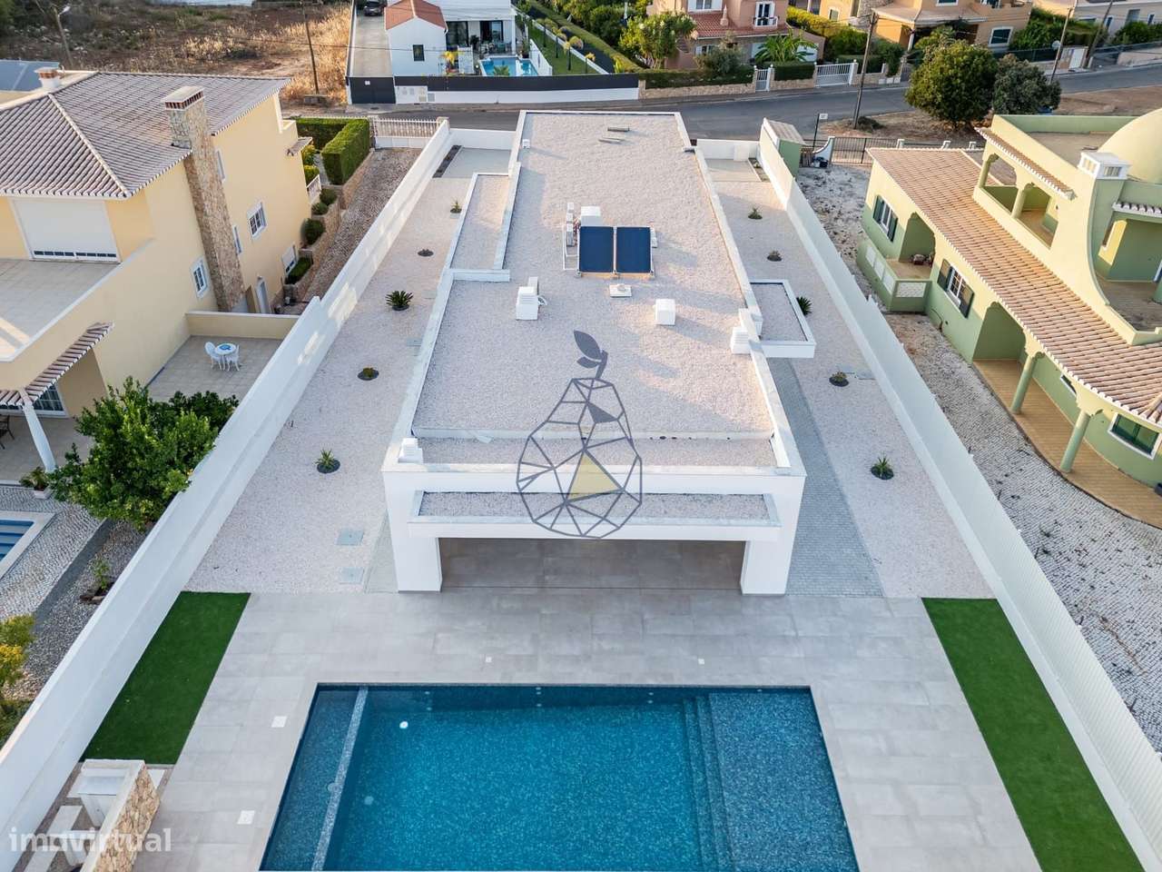 Moradia Nova com Piscina na Urbanização Monte Canelas - Portimão-0