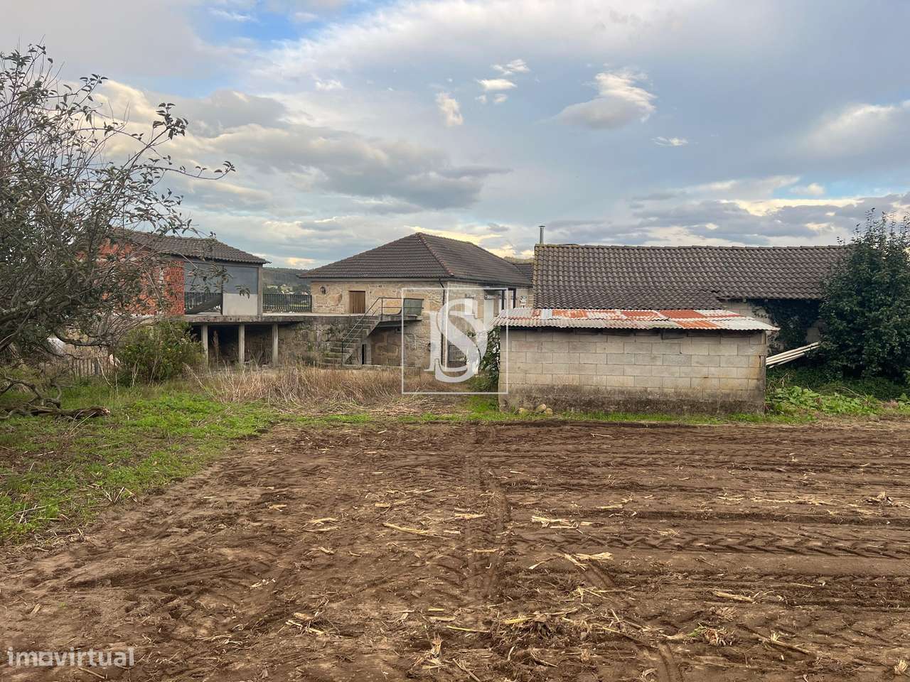 Moradia em Pedra / Casa de Campo inserida num lote de 6000m2-14