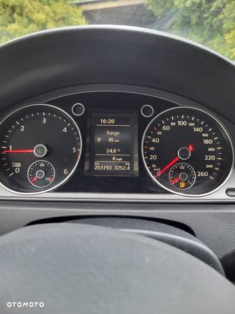 Volkswagen Passat 2.0 TDI Comfortline - 11