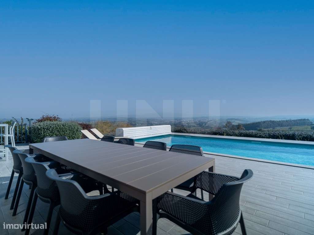 Moradia contemporânea de luxo com piscina e vistas panorâmicas na C... - Grande imagem: 4/34