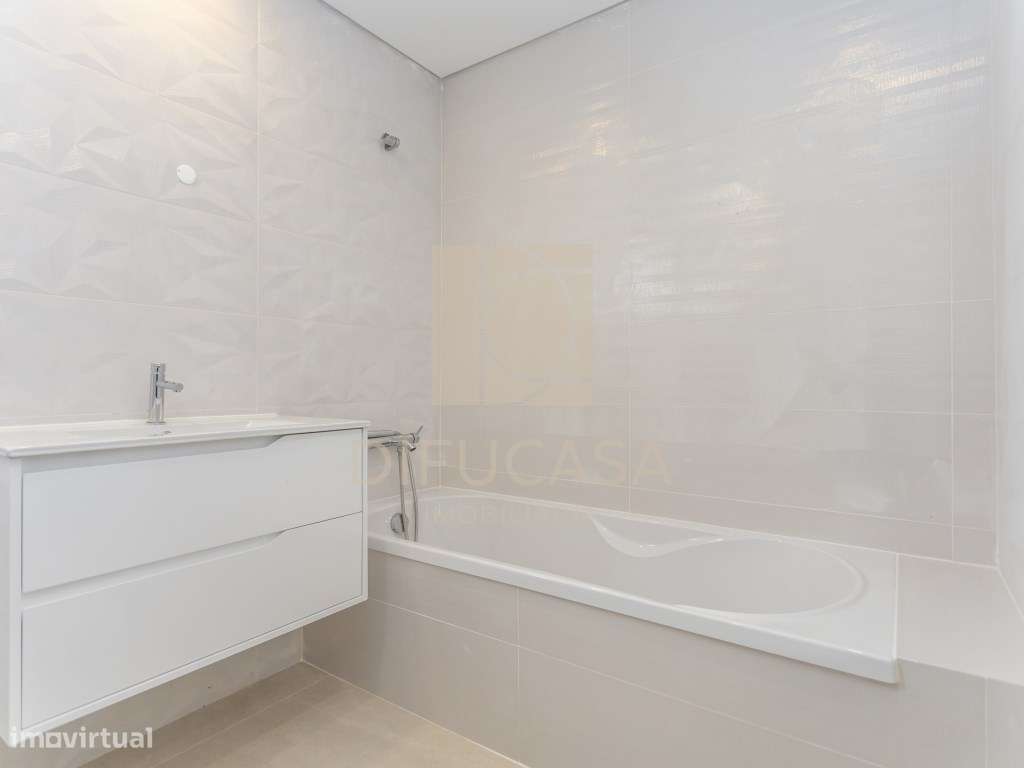 R235 - Moradia T4 Pronta Habitar Centro de Fernão Ferro-18