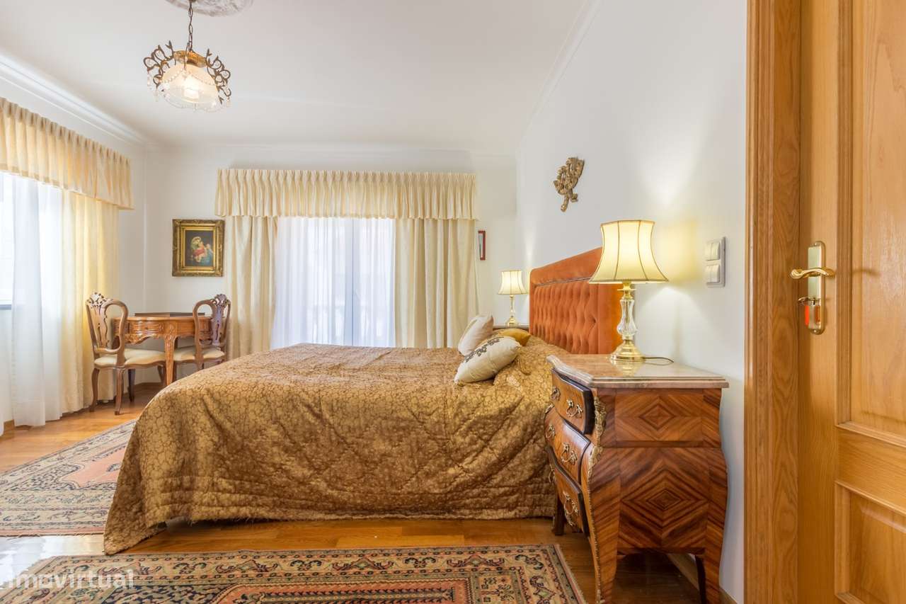 Moradia t4 geminada com piscina , cave ampla - Grande imagem: 4/37