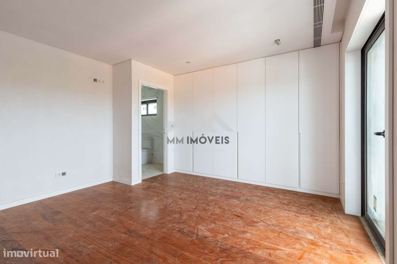 Moradia T3 Nova | Vista Rio | 4 Frentes | Terraços | Box | Luxo - Grande imagem: 4/44