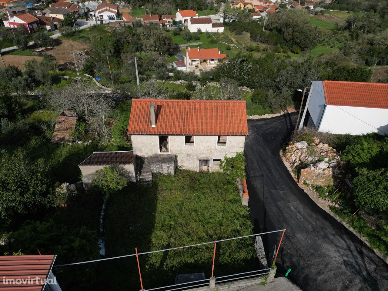 Moradia em Santiago da Guarda inserida num Lote de terreno de 1000 m2