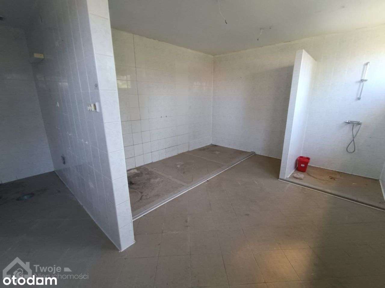 Kompleks magazynowo-biurowy z dużą działką-8