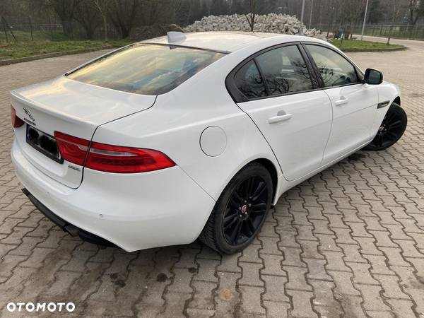 Jaguar XE 2.0 T Prestige - 5